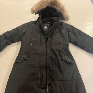 Canadian Goose female parka color black. Good shape, non smoking home, obo